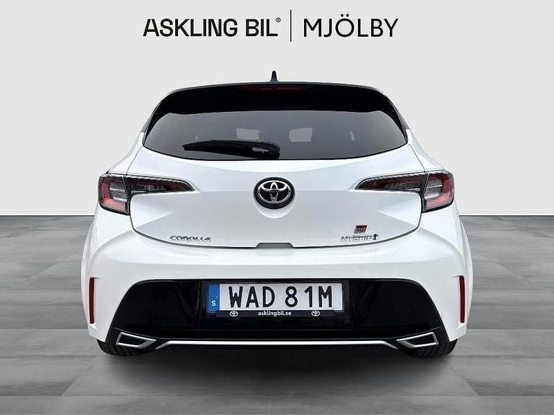 Begagnad Toyota Corolla Hybrid Sport 122 HK (89 kW) 2022 Vit Halvkombi