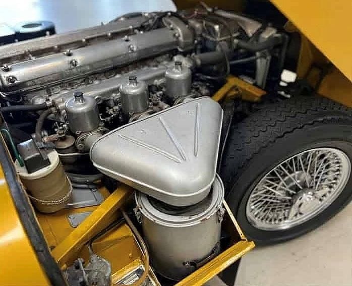 Begagnad Jaguar E-Type 1966 Golden sand metallic Sportkupé