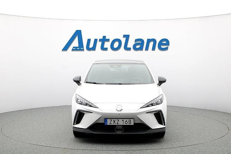 Begagnad MG MG4 EV Luxury 150 kW (204 HK) 2022 Vit Halvkombi