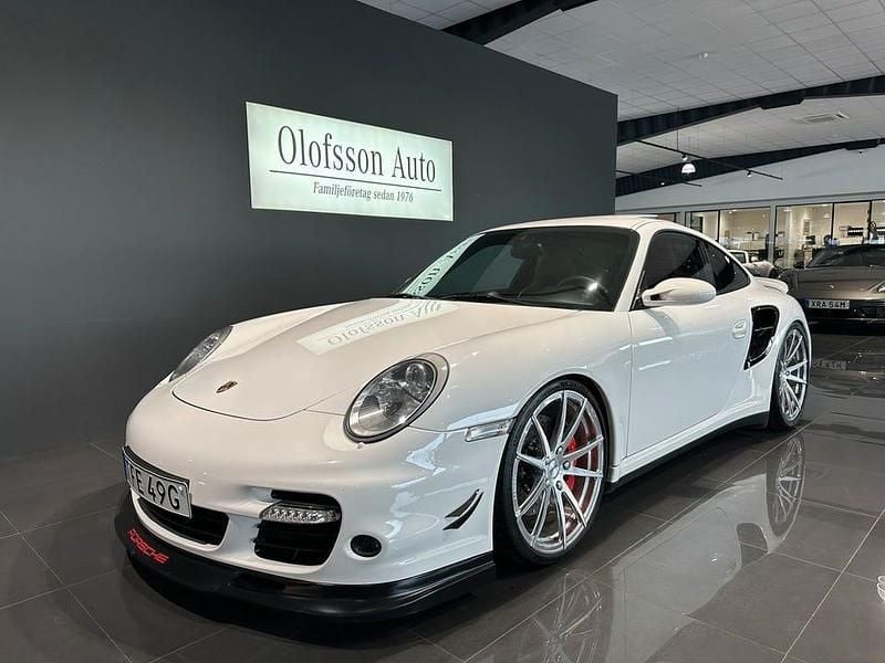 Vit Begagnad 2007 Porsche 911 Turbo Sportkupé | 799 000 kr - Bild 1/4