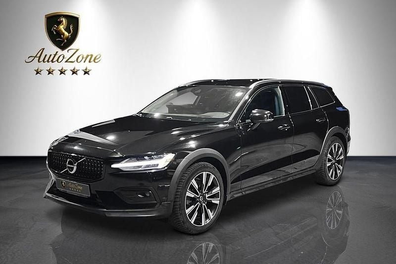 Svart Begagnad 2020 Volvo V60 CC Momentum Kombi | 229 900 kr (Marknadspris) - Bild 1/4
