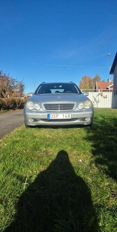 Silver Begagnad 2004 Mercedes C180 Kombi | 17 500 kr (Superpris) - Bild 1/4
