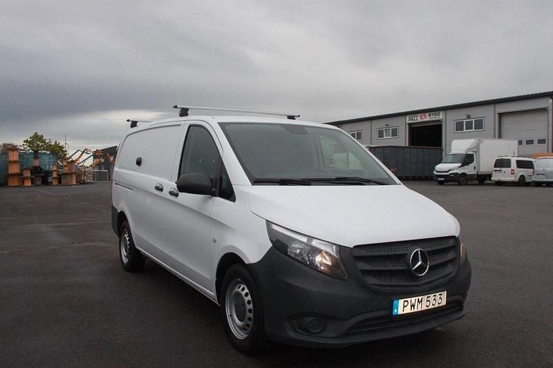 Vit Begagnad 2017 Mercedes Vito Minibuss | 140 000 kr (Marknadspris) - Bild 1/4