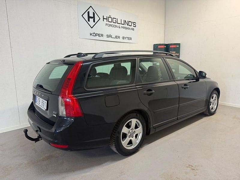 Begagnad Volvo V50 Momentum 109 HK (80 kW) 2010 Svart Kombi