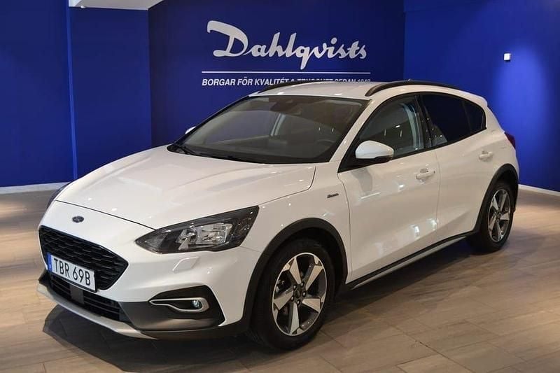 Vit Begagnad 2022 Ford Focus Active Halvkombi | 199 000 kr (Marknadspris) - Bild 1/3