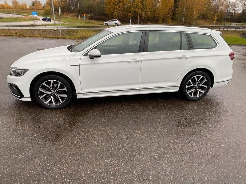 Vit Begagnad 2020 VW Passat GT Kombi | 189 900 kr (Marknadspris) - Bild 1/4