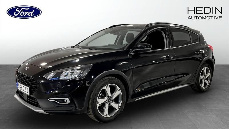 Svart Begagnad 2021 Ford Focus Active Halvkombi | 174 900 kr (Marknadspris) - Bild 1/4