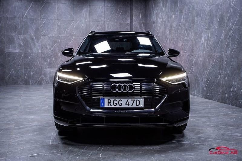Begagnad Audi e-tron 300 kW (408 HK) 2021 Svart SUV