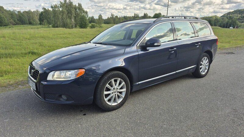 Blå Begagnad 2010 Volvo V70 Momentum Kombi | 41 000 kr (Superpris) - Bild 1/4