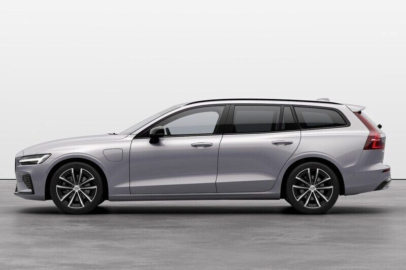 Silver Ny 2024 Volvo V60 Plus Kombi | 579 000 kr (Dyr) - Bild 1/4