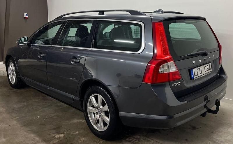 Begagnad Volvo V70 Momentum 163 HK (119 kW) 2011 Grå Kombi