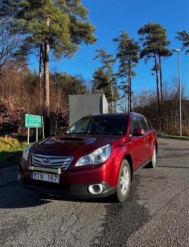 Begagnad 2012 Subaru Outback Kombi | 50 000 kr (Lite dyr) - Bild 1/4
