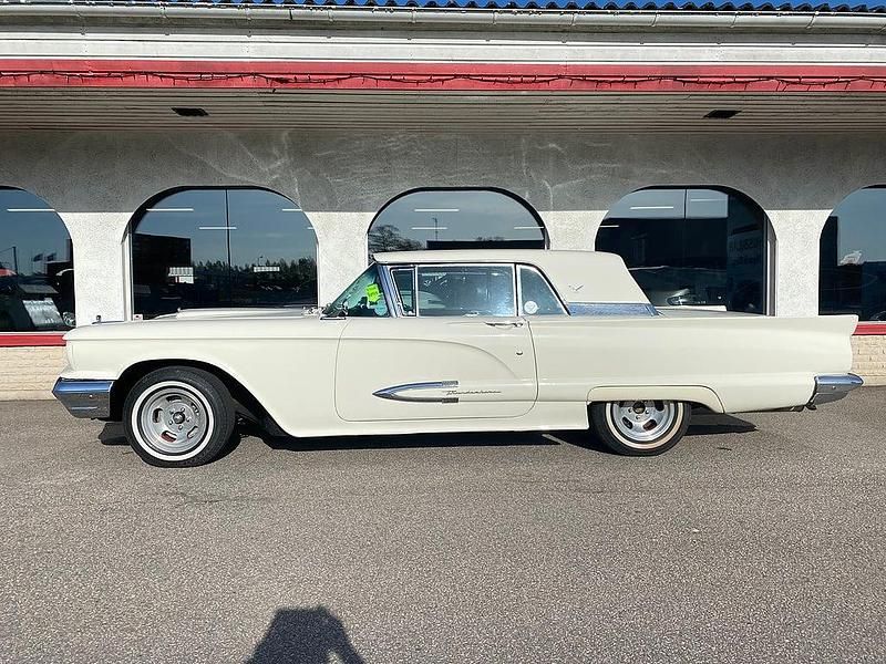 Begagnad Ford V8 301 HK (221 kW) 1959 Silver Sportkupé