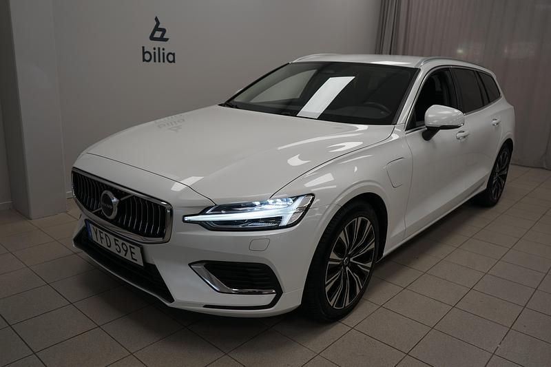 Vit Begagnad 2022 Volvo V60 Core Kombi | 379 900 kr (Marknadspris) - Bild 1/3
