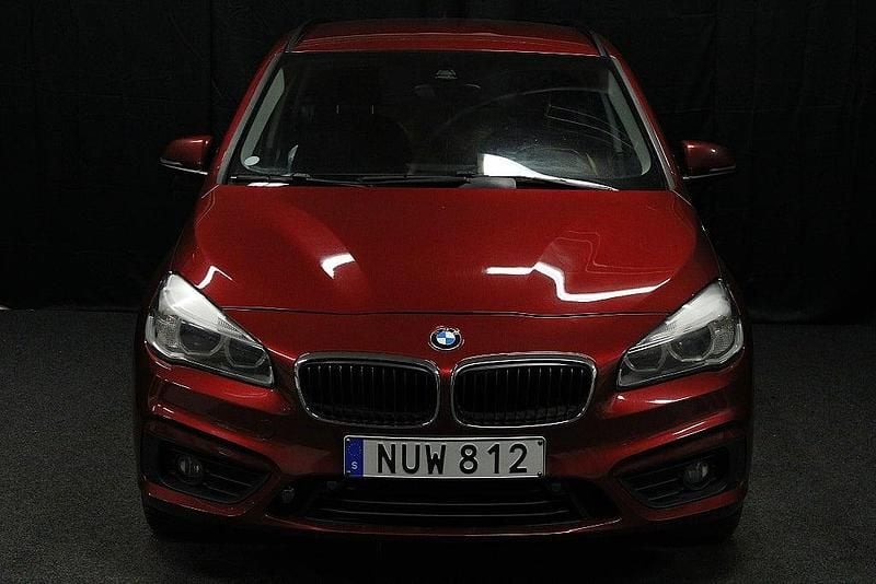 Begagnad BMW 220 190 HK (139 kW) 2015 Röd Minibuss