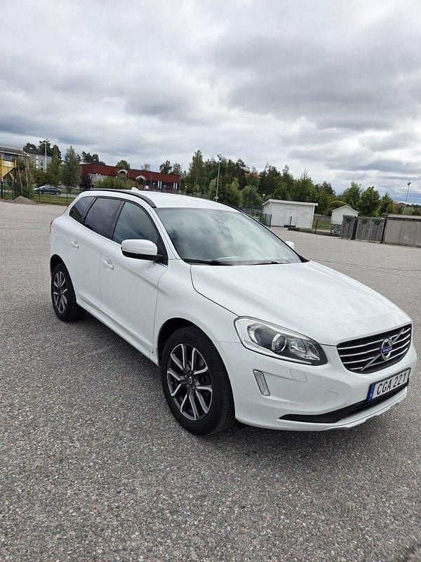 Vit Begagnad 2014 Volvo XC60 SUV | 114 995 kr (Marknadspris) - Bild 1/4