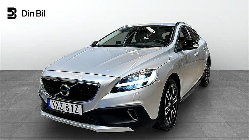 Silver Begagnad 2019 Volvo V40 Momentum Halvkombi | 189 900 kr (Dyr) - Bild 1/4