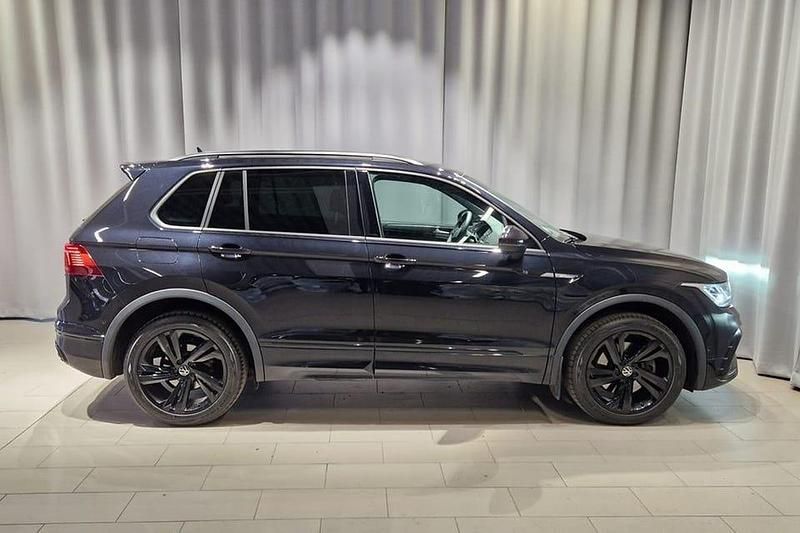 Begagnad VW Tiguan R-line 203 HK (149 kW) 2022 Svart SUV