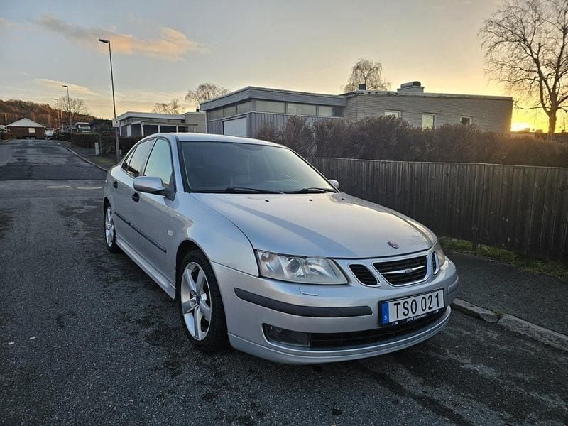 Grå Begagnad 2003 Saab 9-3 Vector Sedan | 29 000 kr (Bra pris) - Bild 1/4