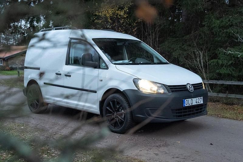 Vit Begagnad 2014 VW Caddy Minibuss | 85 000 kr (Marknadspris) - Bild 1/4