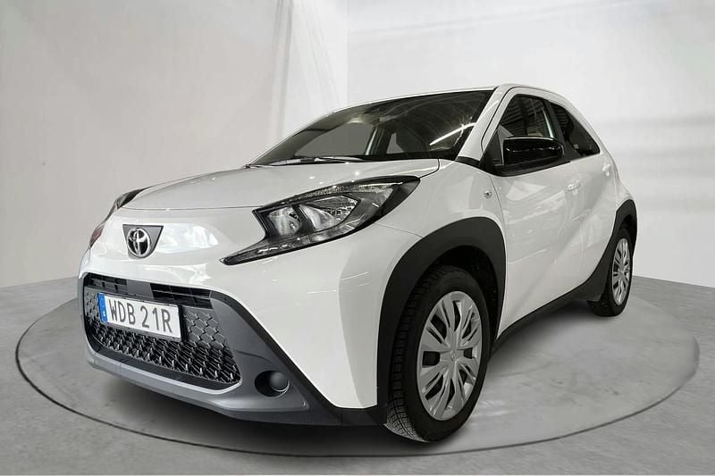 Vit Begagnad 2024 Toyota Aygo Halvkombi | 145 000 kr (Superpris) - Bild 1/4
