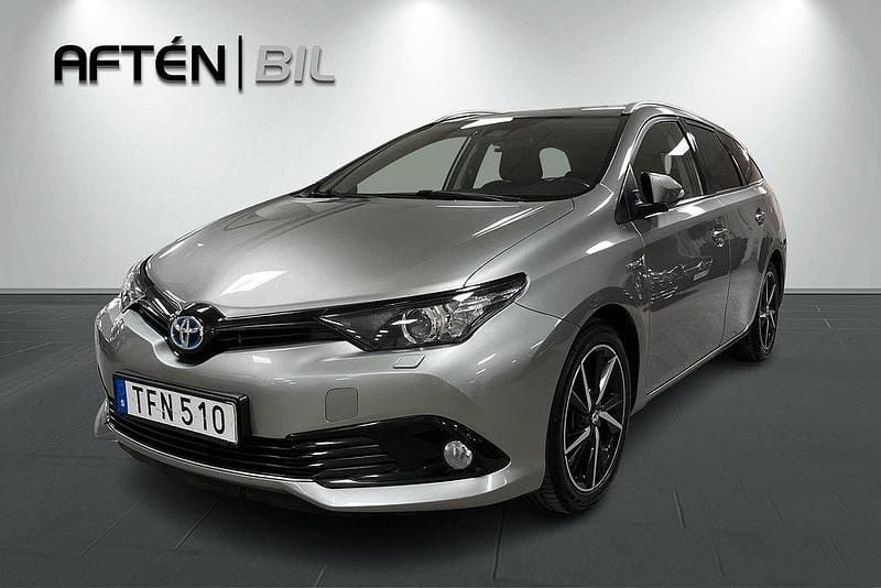 Ljusgrå Begagnad 2018 Toyota Auris Touring Sports Edition Kombi | 164 800 kr (Marknadspris) - Bild 1/3