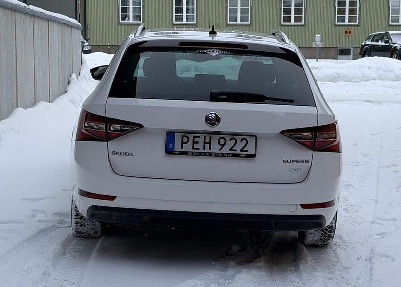Begagnad Skoda Superb LAURIN & KLEMENT 190 HK (139 kW) 2017 Vit Kombi