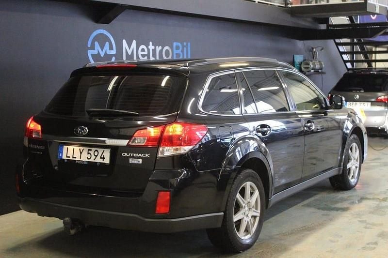 Begagnad Subaru Outback 150 HK (110 kW) 2013 Svart Kombi