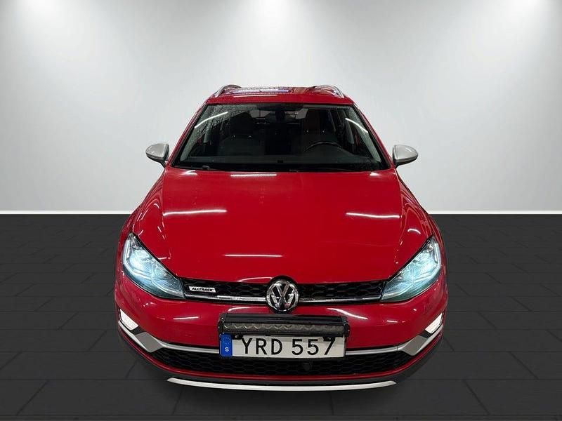 Begagnad VW Golf Alltrack 184 HK (135 kW) 2017 Röd Kombi
