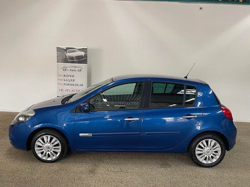 Blå Begagnad 2009 Renault Clio R.S. R.S. Halvkombi | 49 900 kr (Marknadspris) - Bild 1/4