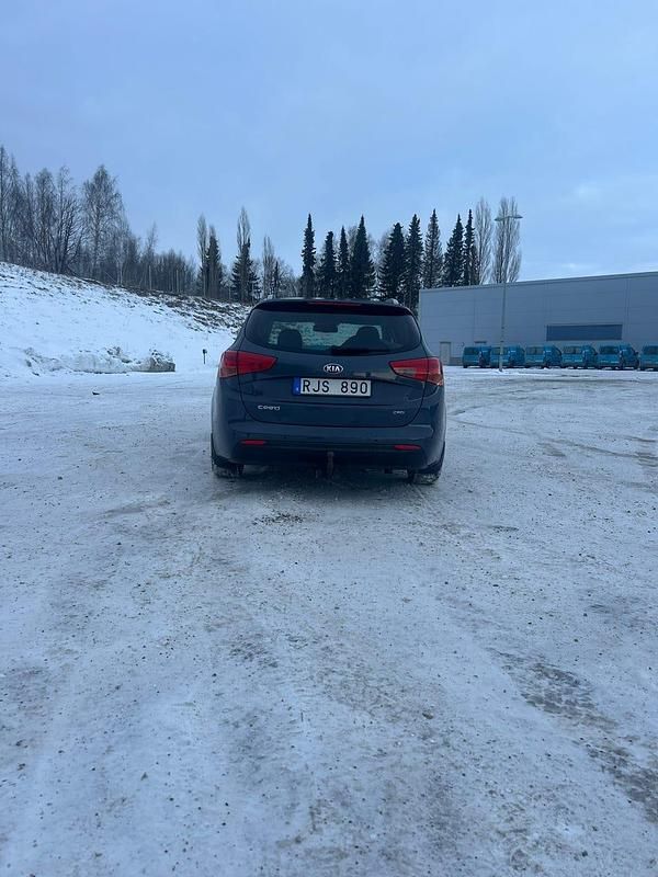 Begagnad Kia Ceed 128 HK (94 kW) 2013 Halvkombi