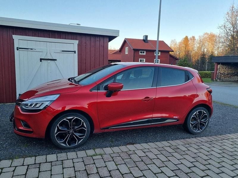 Röd Begagnad 2019 Renault Clio IV Intens Halvkombi | 85 000 kr (Bra pris) - Bild 1/4