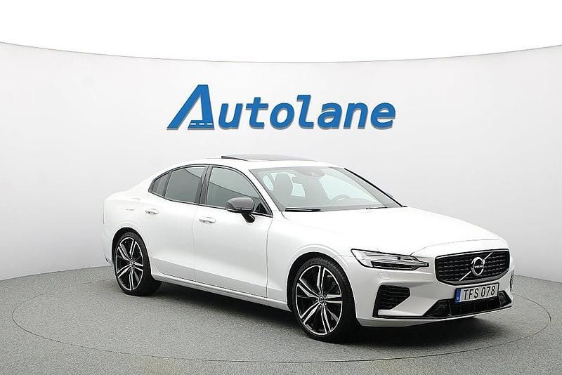 Crystal white pearl Begagnad 2021 Volvo S60 R-Design Sedan | 409 900 kr (Marknadspris) - Bild 1/3