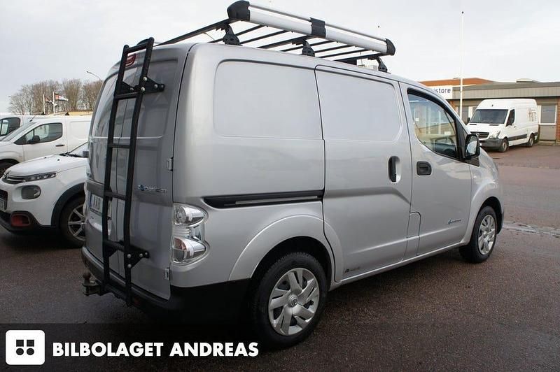 Begagnad Nissan e-NV200 80 kW (109 HK) 2021 Silver Minibuss