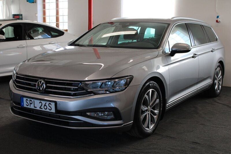 Silver Begagnad 2020 VW Passat Kombi | 219 900 kr (Marknadspris) - Bild 1/4