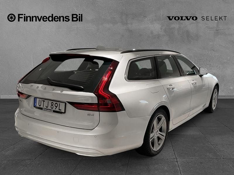 Begagnad Volvo V90 Core 200 HK (147 kW) 2024 Vit Kombi