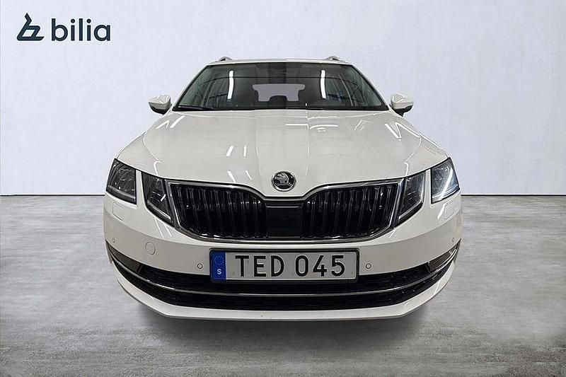 Begagnad Skoda Octavia Style 116 HK (85 kW) 2018 Vit Kombi