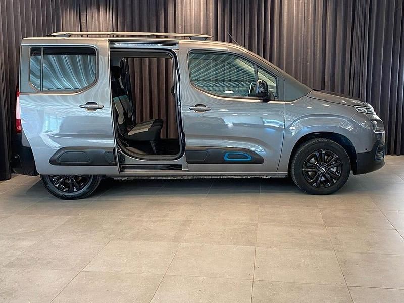Begagnad Citroën e-Berlingo Shine 100 kW (136 HK) 2022 Grå Minibuss