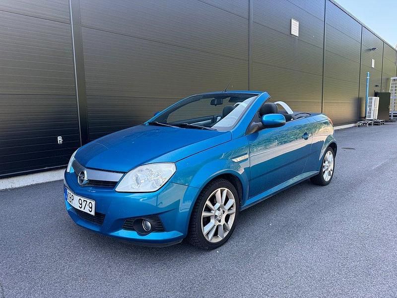 Blå Begagnad 2006 Opel Tigra Cab | 39 900 kr (Marknadspris) - Bild 1/4
