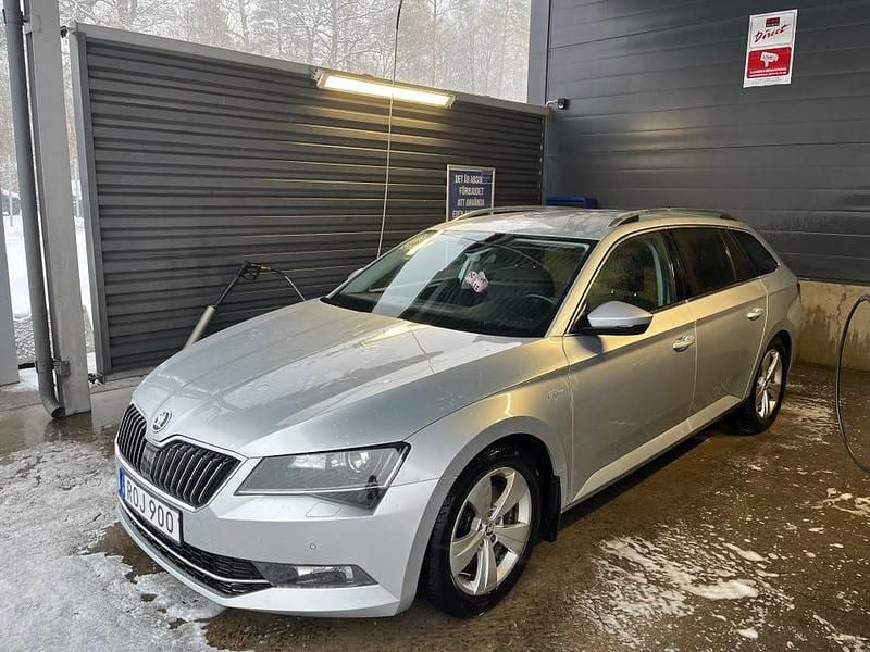 Begagnad 2018 Skoda Superb LAURIN & KLEMENT Kombi | 130 000 kr (Superpris) - Bild 1/4