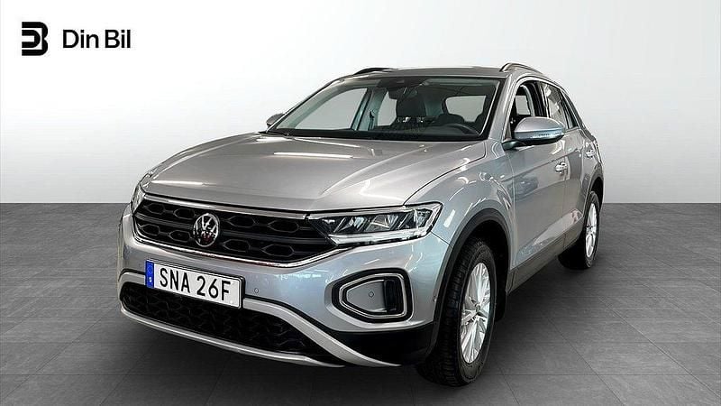 Silver (pyrit silver metallic) Begagnad 2022 VW T-Roc Life SUV | 269 900 kr (Marknadspris) - Bild 1/4