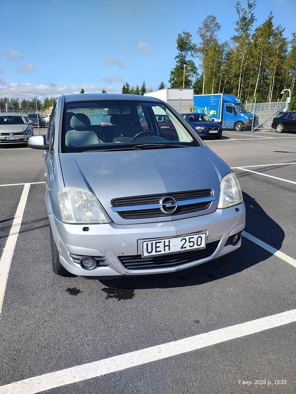 Grå Begagnad 2003 Opel Meriva Minibuss | 16 000 kr (Marknadspris) - Bild 1/4