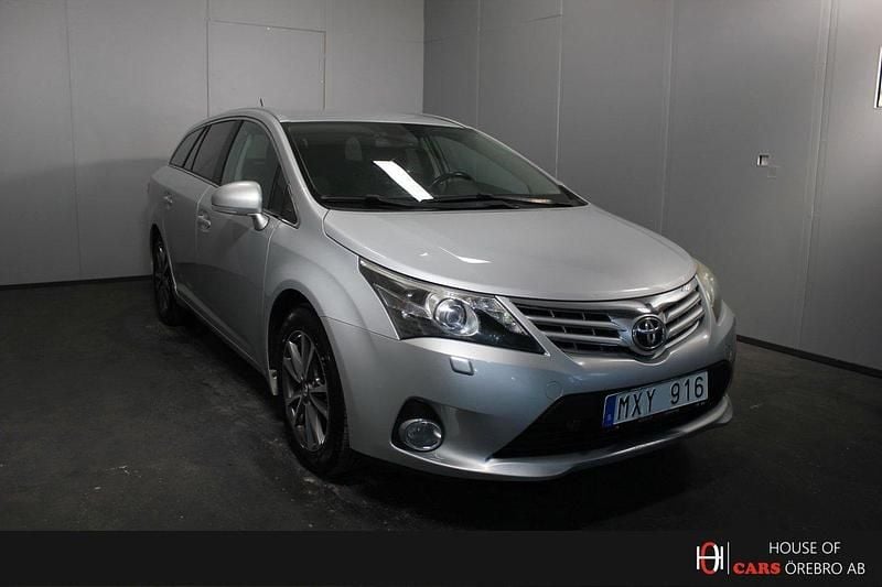 Silver Begagnad 2012 Toyota Avensis Business Edition Kombi | 64 900 kr (Bra pris) - Bild 1/4