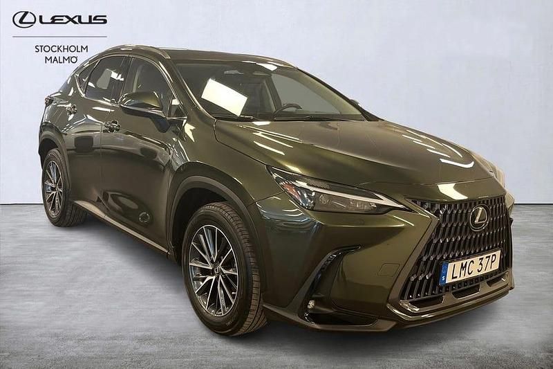 Begagnad Lexus NX450h+ Business Edition 313 HK (230 kW) 2022 Grön SUV