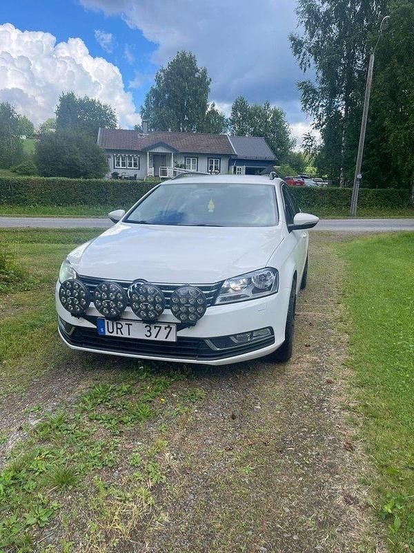 Vit Begagnad 2013 VW Passat Kombi | 65 000 kr (Bra pris) - Bild 1/4