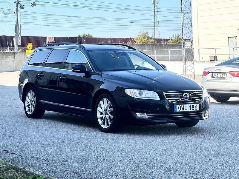 Svart Begagnad 2016 Volvo V70 Momentum Kombi | 79 800 kr (Marknadspris) - Bild 1/4