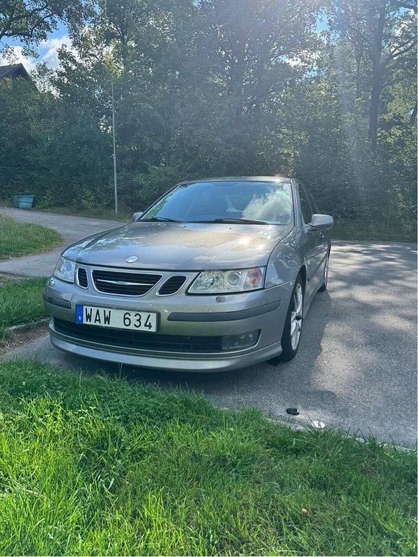 Grå Begagnad 2004 Saab 9-3 Aero Sedan | 55 000 kr (Lite dyr) - Bild 1/4