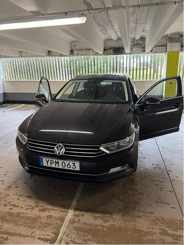 Svart Begagnad 2018 VW Passat Kombi | 139 000 kr (Marknadspris) - Bild 1/4