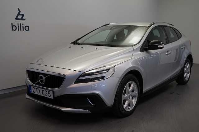 Silver Begagnad 2019 Volvo V40 CC Kombi | 179 500 kr (Marknadspris) - Bild 1/4