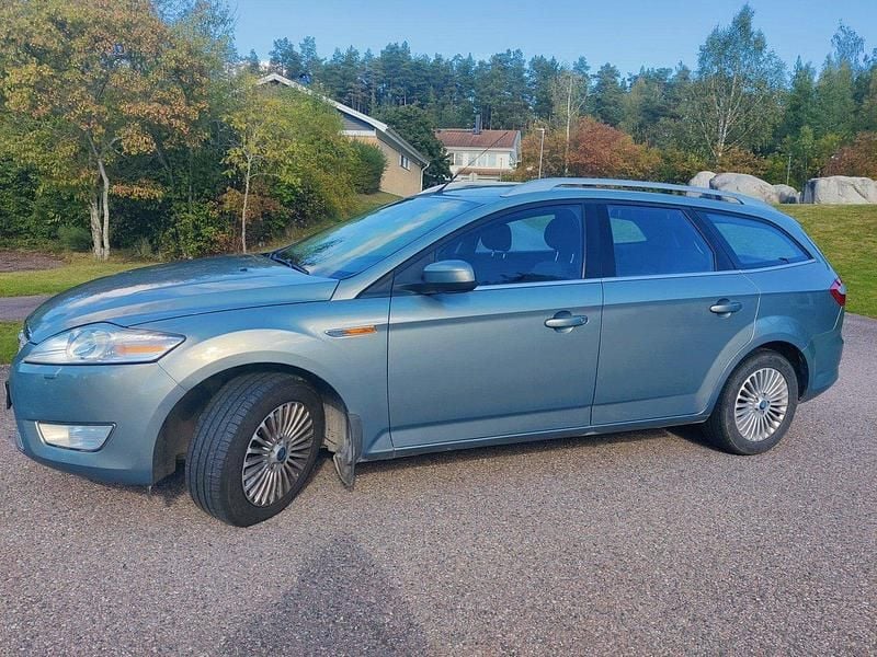 Grå Begagnad 2009 Ford Mondeo Titanium Kombi | 25 000 kr (Marknadspris) - Bild 1/4